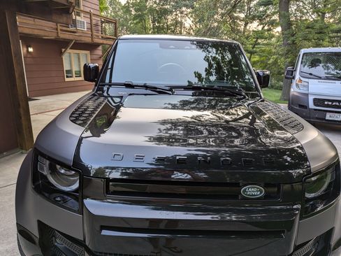 Used 2023 Land Rover Defender 110 X-Dynamic SE image 2