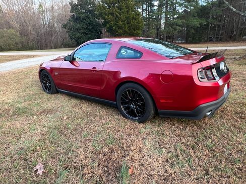 Used 2010 Ford Mustang GT Premium image 8