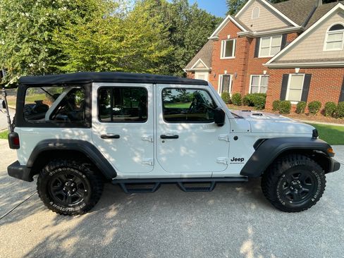 Used 2025 Jeep Wrangler Unlimited Sport AWD/4WD image 10