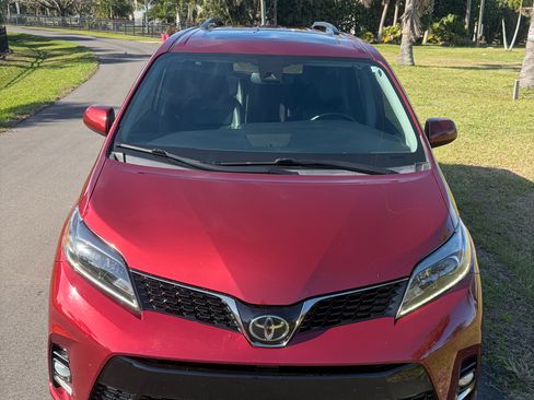 Used 2019 Toyota Sienna SE Premium image 12