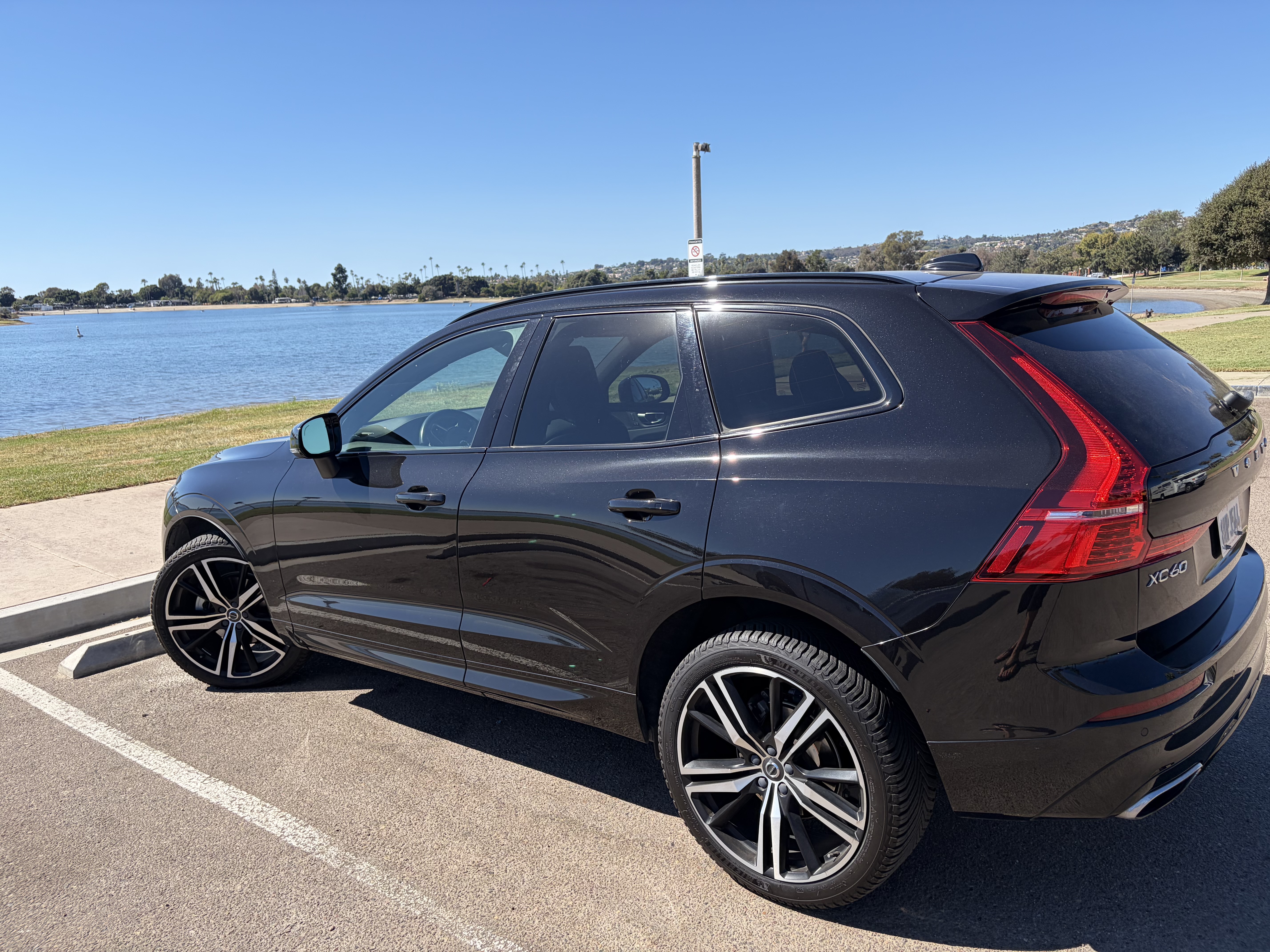 Used 2021 Volvo XC60 T5 R-Design w/ Advanced Package AWD/4WD image 8