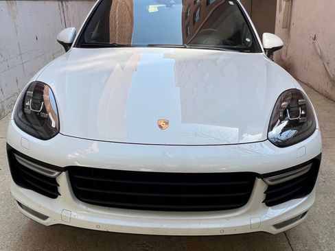 Used 2017 Porsche Cayenne image 8