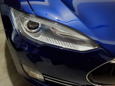 Used 2015 Tesla Model S 70 image 29