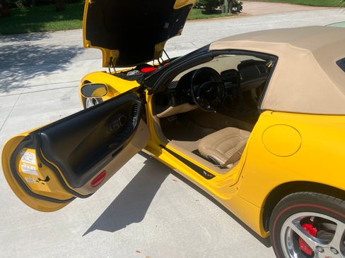 Used 2001 Chevrolet Corvette Convertible w/ Preferred Equipment Group2 RWD image 6
