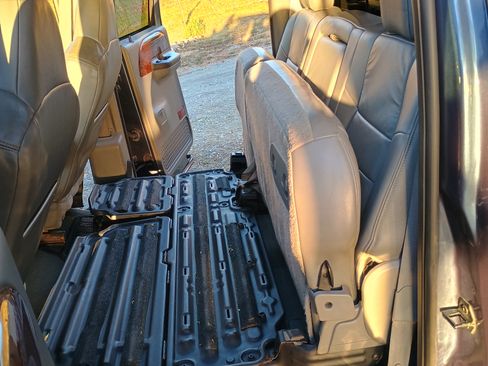 Used 2004 Ford F350 Lariat image 9