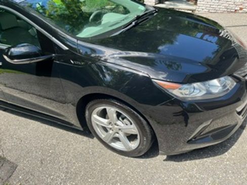 Used 2017 Chevrolet Volt LT w/ Comfort Package FWD image 6