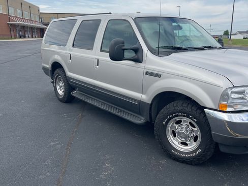Used 2002 Ford Excursion XLT RWD image 4