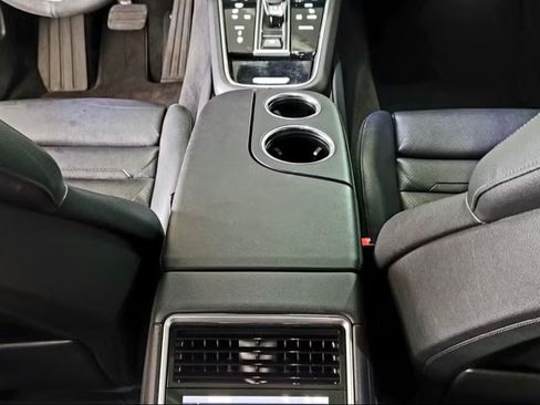 Used 2018 Porsche Panamera 4 image 6