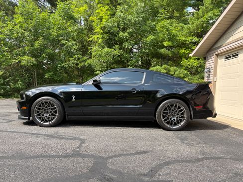 Used 2013 Ford Mustang Shelby GT500 RWD image 4