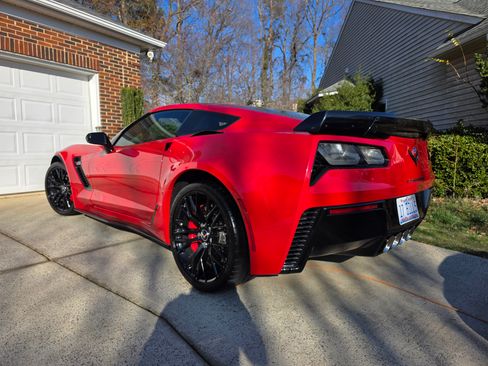 Used 2015 Chevrolet Corvette Z06 w/ 3LZ Preferred Equipment Group image 9