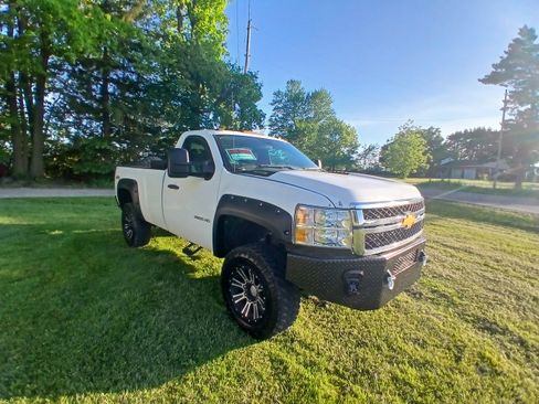 Used 2011 Chevrolet Silverado 2500 W/T w/ Snow Plow Prep Package AWD/4WD image 4