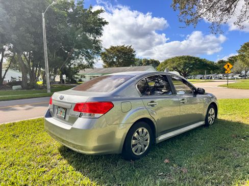 Used 2010 Subaru Legacy 2.5i image 6