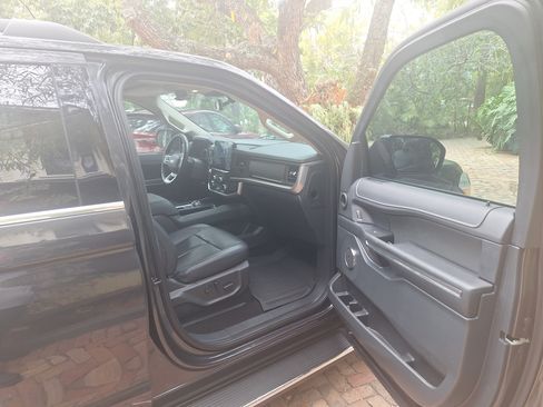 Used 2022 Ford Expedition Max XLT image 11