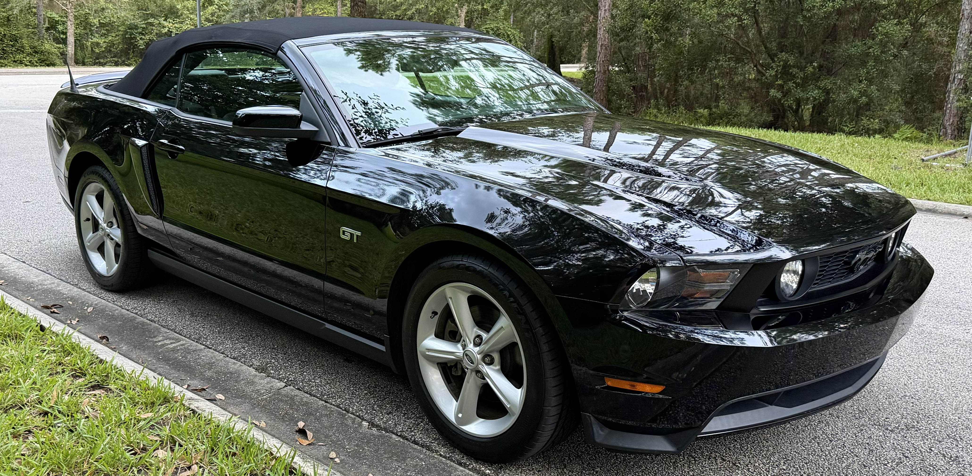 Used 2010 Ford Mustang GT Premium RWD image 5