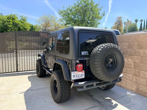 Used 2002 Jeep Wrangler X image 2