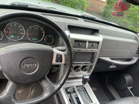 Used 2009 Jeep Liberty Limited w/ Premium Group II AWD/4WD image 12