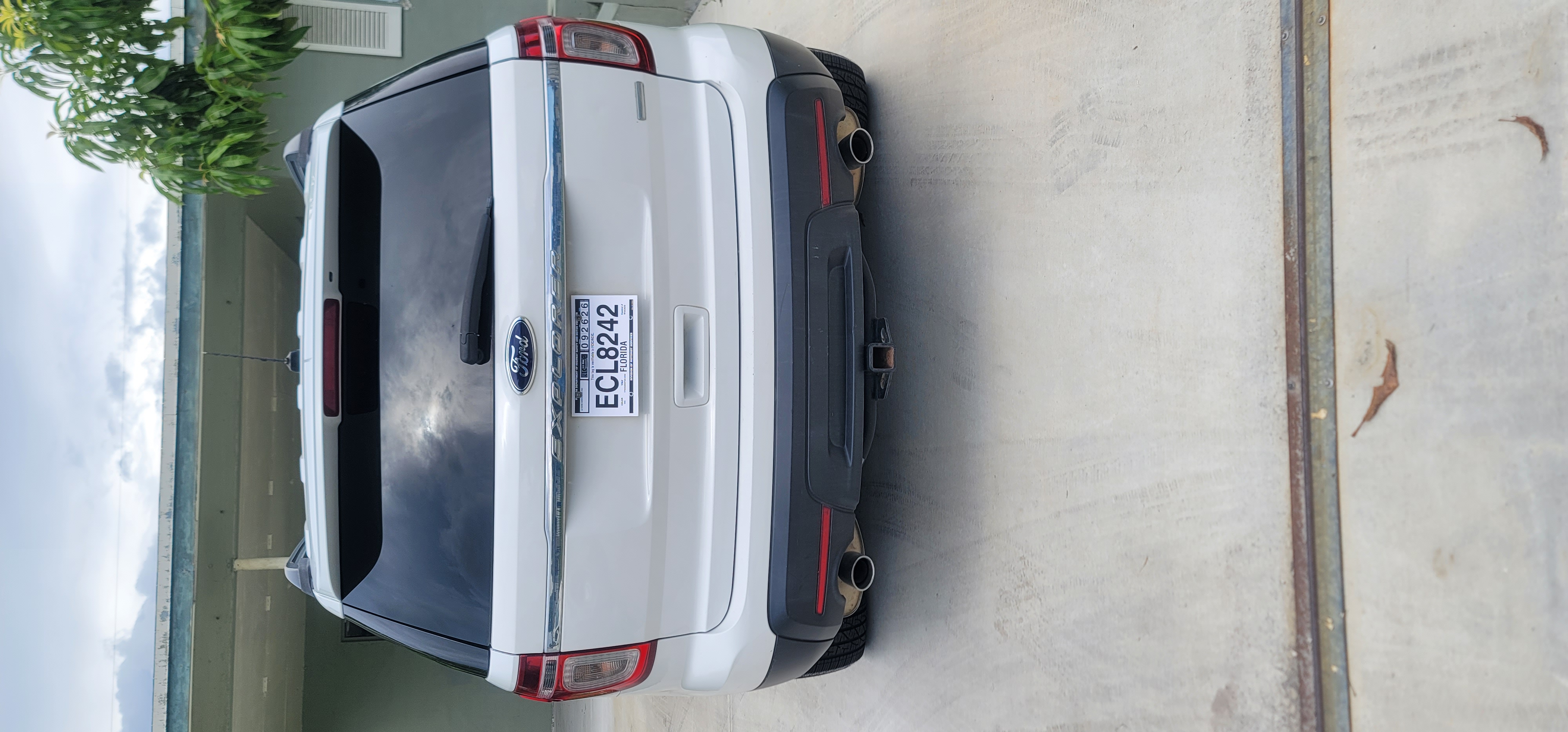 Used 2015 Ford Explorer 4WD image 2