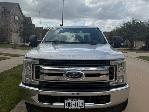 Used 2019 Ford F250 XLT w/ Snow Plow Prep Package image 5