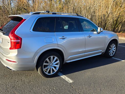 Used 2018 Volvo XC90 T6 Momentum w/ Convenience Package image 1