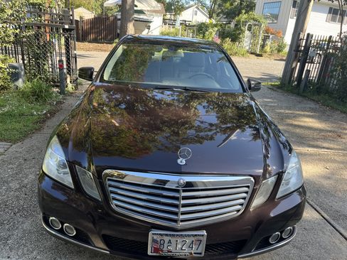 Used 2011 Mercedes-Benz E 350 4MATIC Sedan image 9