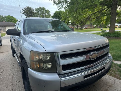 Used 2010 Chevrolet Silverado 1500 LT w/ Power Pack Plus AWD/4WD image 4