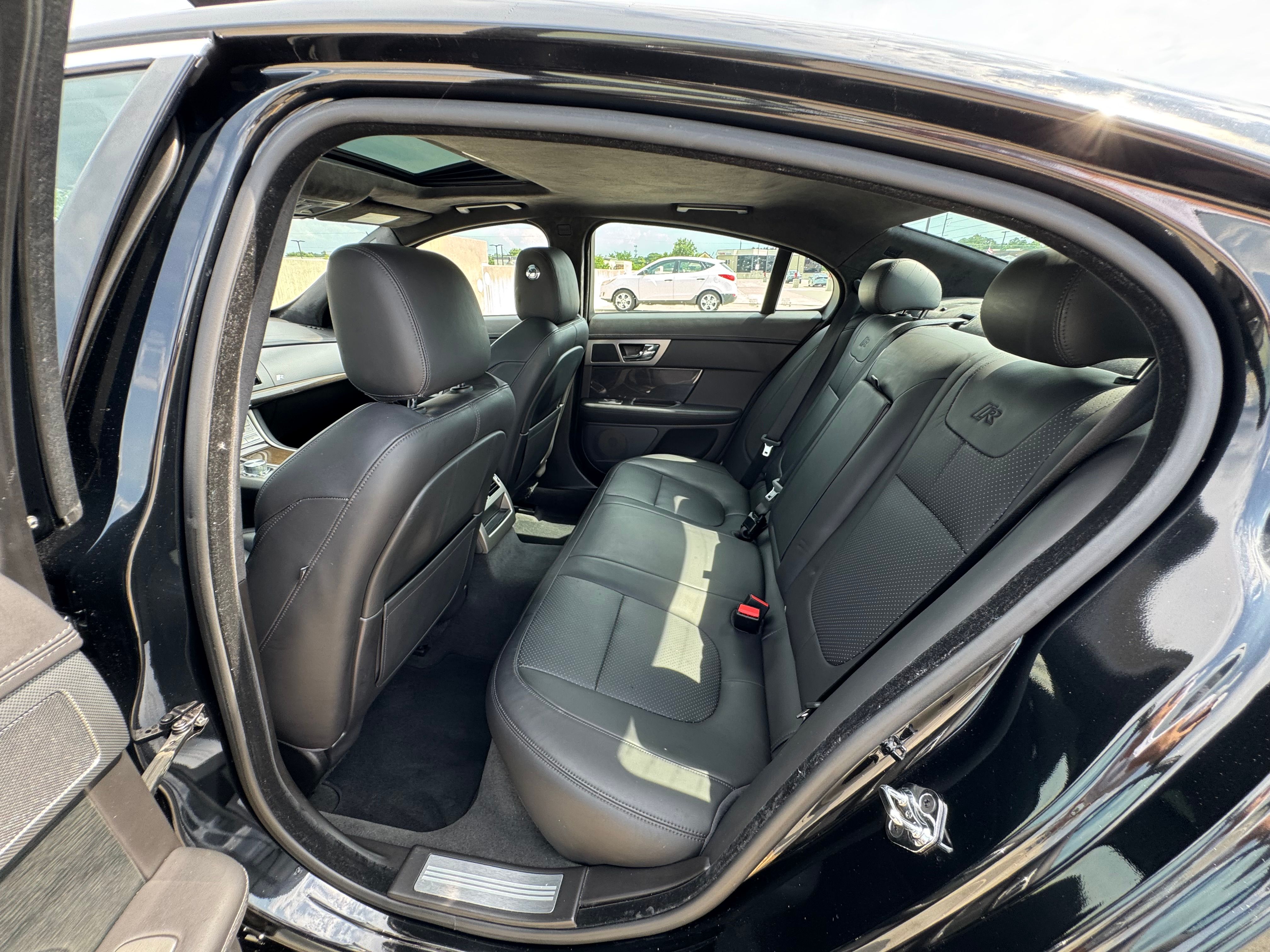 Used 2010 Jaguar XF R RWD image 28