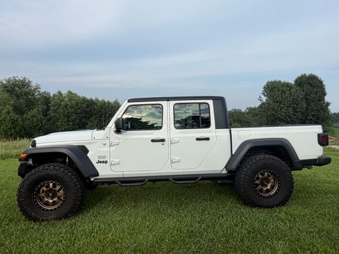 Used 2021 Jeep Gladiator Sport AWD/4WD image 4
