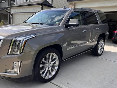 Used 2018 Cadillac Escalade Premium Luxury image 5