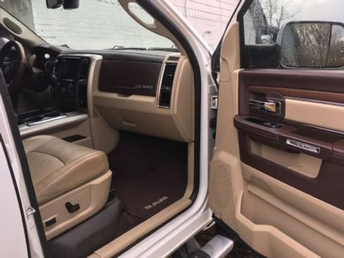 Used 2015 RAM 2500 Laramie w/ Convenience Group image 5