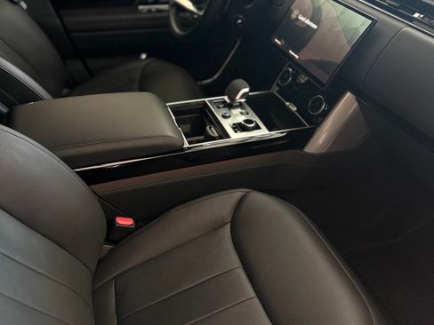 Used 2023 Land Rover Range Rover SE image 12