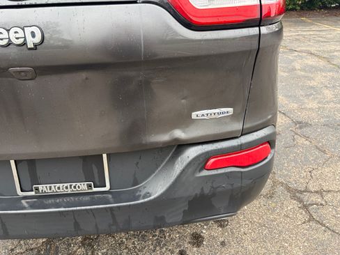 Used 2016 Jeep Cherokee Latitude w/ Cold Weather Group AWD/4WD image 8