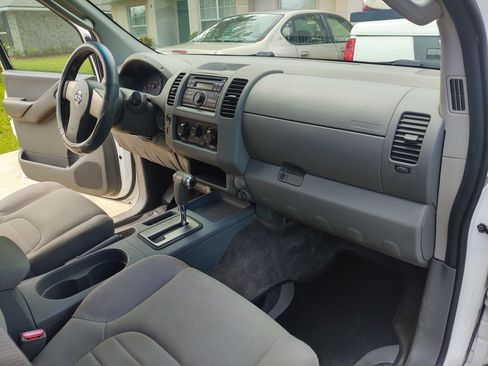 Used 2010 Nissan Frontier XE w/ XE Preferred Pkg image 4