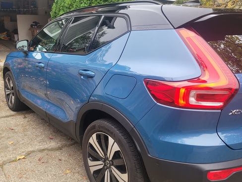 Used 2023 Volvo XC40 Recharge Plus image 11