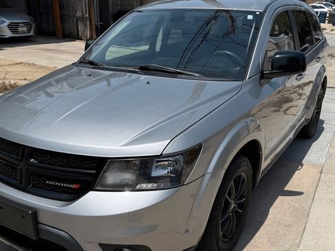 Used 2019 Dodge Journey SE FWD image 12
