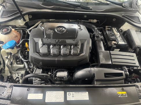 Used 2018 Volkswagen Passat 2.0T R-Line image 15