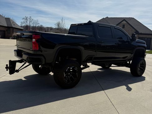 Used 2022 Chevrolet Silverado 2500 LTZ w/ LTZ Plus Package image 10