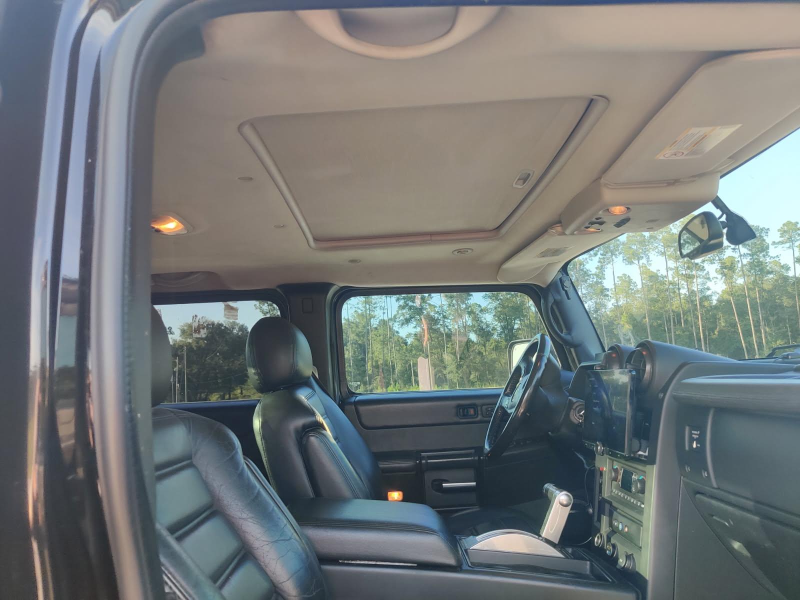 Used 2005 HUMMER H2 SUT w/ Preferred Equipment Group AWD/4WD image 9