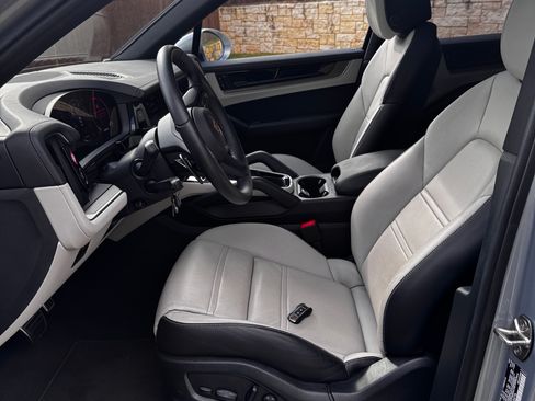 Used 2024 Porsche Cayenne S image 17