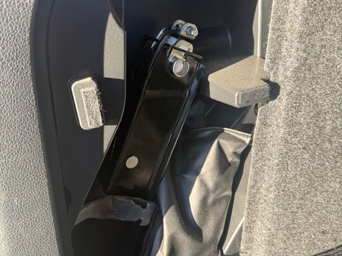 Used 2013 Volkswagen Tiguan S image 25