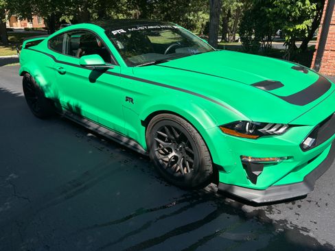 Used 2021 Ford Mustang GT Premium w/ GT Performance Package RWD image 4