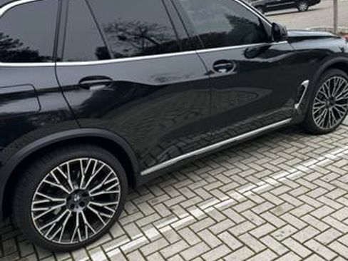 Used 2025 BMW X5 xDrive40i w/ Parking Assistance Package image 5