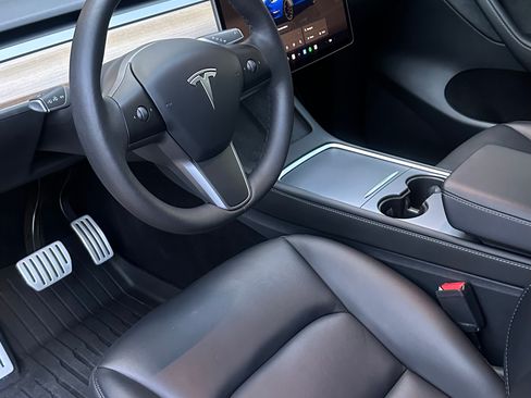 Used 2023 Tesla Model Y Performance AWD/4WD image 2
