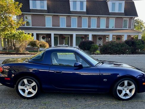 Used 2003 MAZDA MX-5 Miata SE image 2