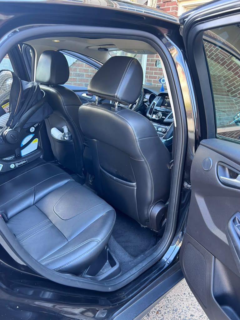 Used 2013 Ford Focus Titanium FWD image 11