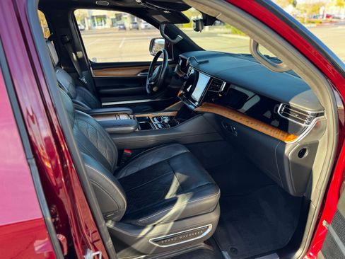 Used 2022 Jeep Grand Wagoneer Series III image 15