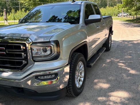 Used 2019 GMC Sierra 1500 SLE w/ SLE Value Package AWD/4WD image 5
