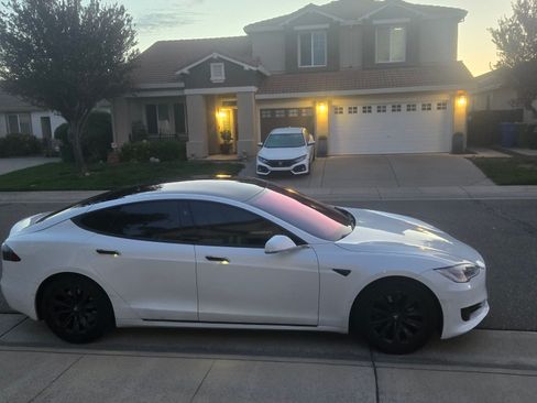 Used 2018 Tesla Model S 75D image 1