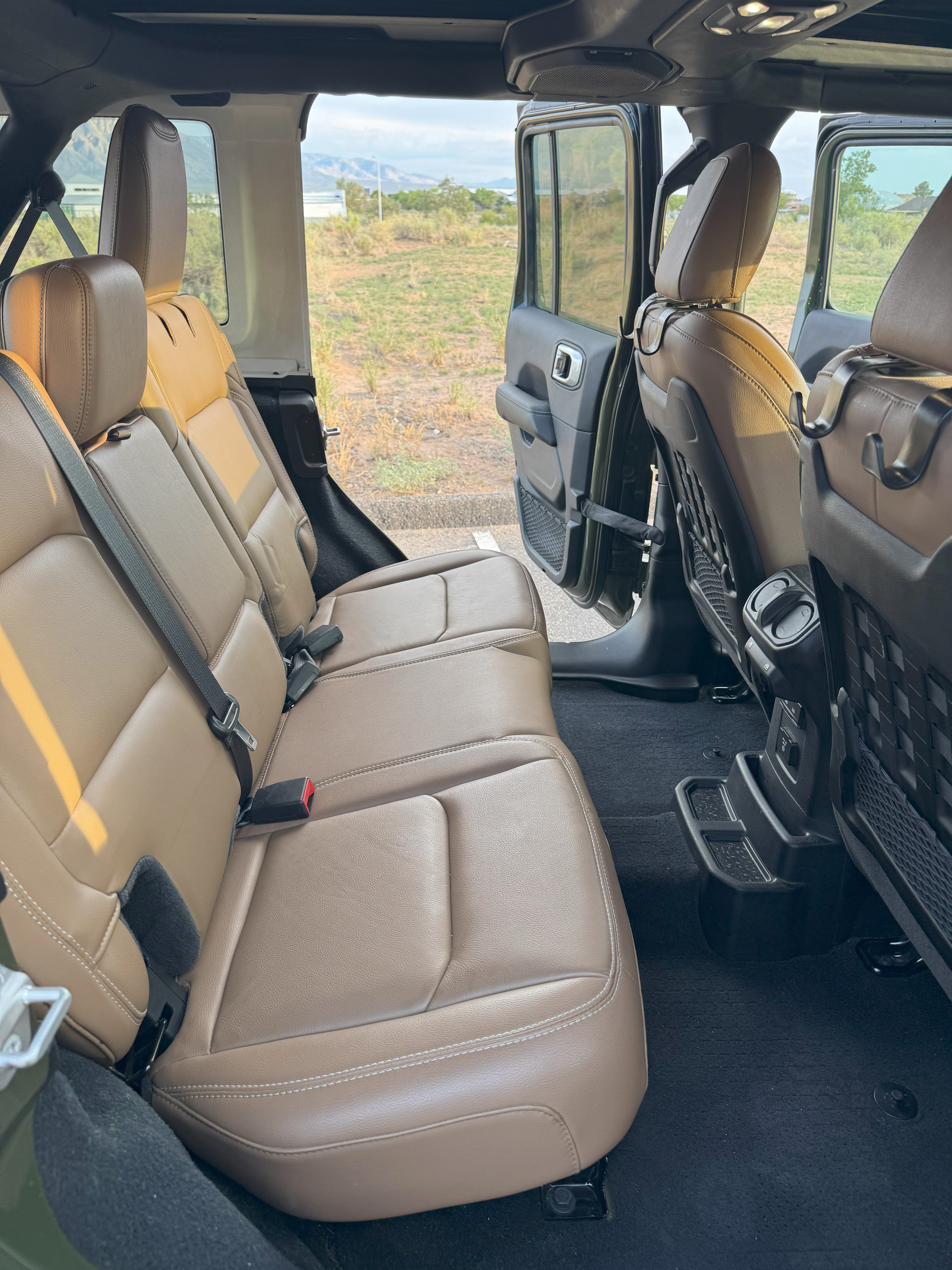 Used 2021 Jeep Wrangler Unlimited Rubicon AWD/4WD image 15