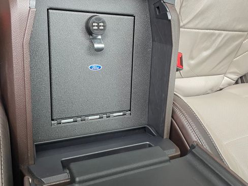 Used 2019 Ford F250 Limited AWD/4WD image 6