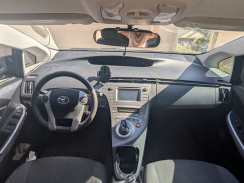 Used 2014 Toyota Prius Two image 11